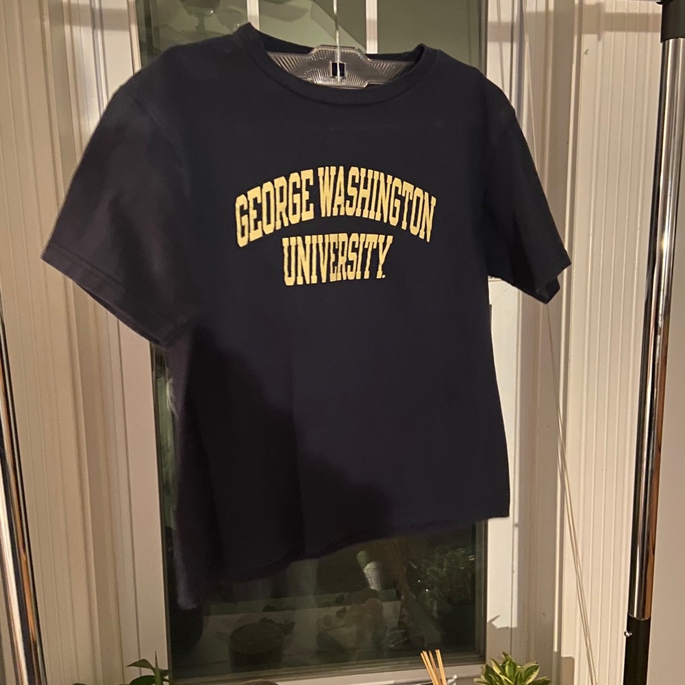 Cropped George Washington University t-shirt.
